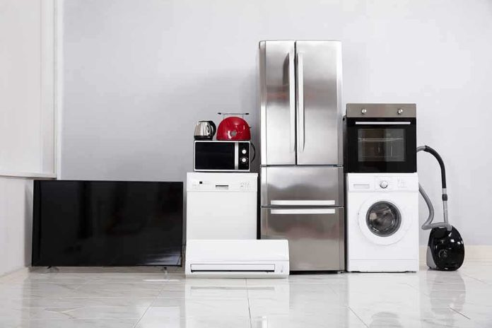 shutterstock_1413515594 Home appliances lined up against a wall