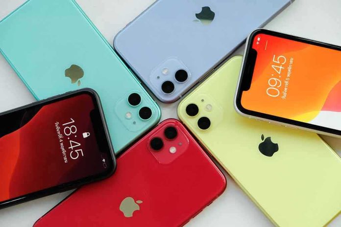 shutterstock_1552043147 iPhones arranged in a colorful fan
