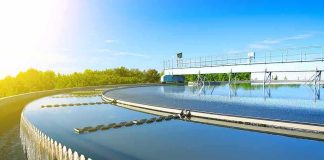 Circular wastewater treatment clarifier with overflow weirs