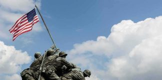 Iwo Jima Memorial statue with soldiers raising the American flag