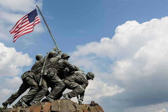 shutterstock_114754306 Iwo Jima Memorial statue with soldiers raising the American flag